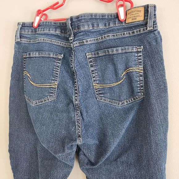 Signature by Levi Strauss Women's cropped cuffed Jeans - Blue Denim size 18 - Picture 4 of 7